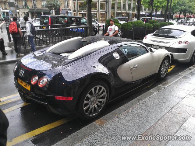 Bugatti Veyron spotted in Paris, France