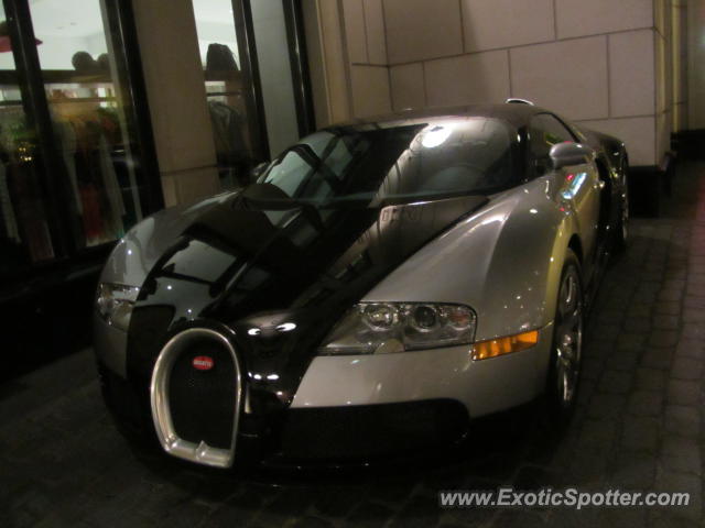 Bugatti Veyron spotted in Chicago, Illinois