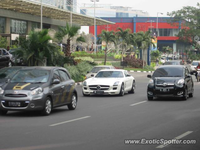 Mercedes SLS AMG spotted in Jakarta, Indonesia