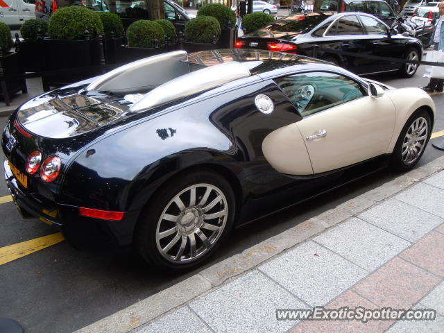 Bugatti Veyron spotted in Paris, France