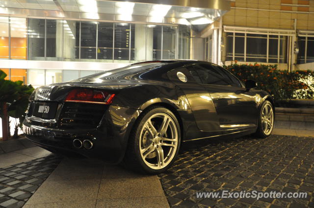 Audi R8 spotted in KLCC Twin Tower, Malaysia