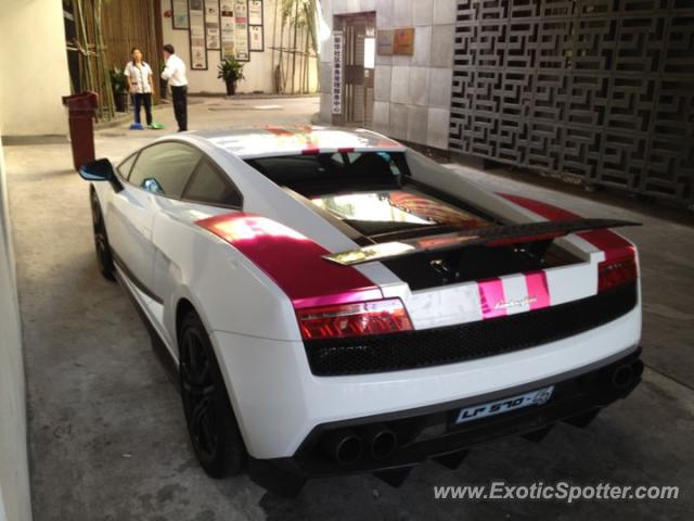 Lamborghini Gallardo spotted in Shanghai, China