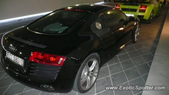Audi R8 spotted in Abu Dhabi, United Arab Emirates