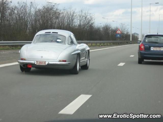 Mercedes 300SL spotted in Highway, Belgium