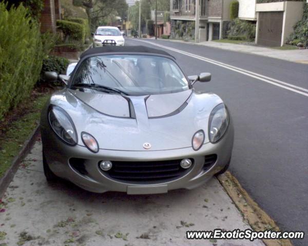 Lotus Elise spotted in Mexico City, Mexico