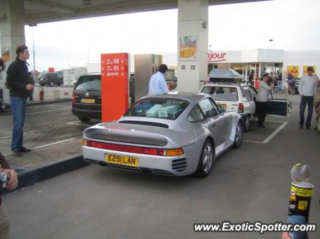Porsche 959 spotted in Calais, France