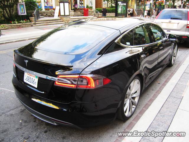 Tesla Model S spotted in Toronto, Canada
