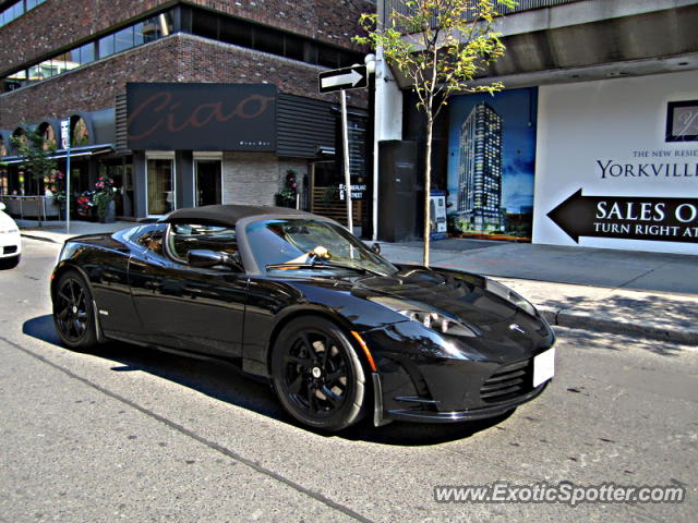 Tesla Roadster spotted in Toronto, Canada