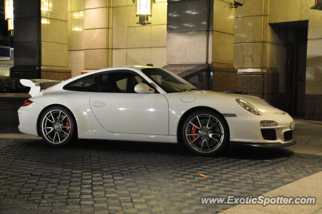 Porsche 911 GT3 spotted in KLCC Twin Tower, Malaysia