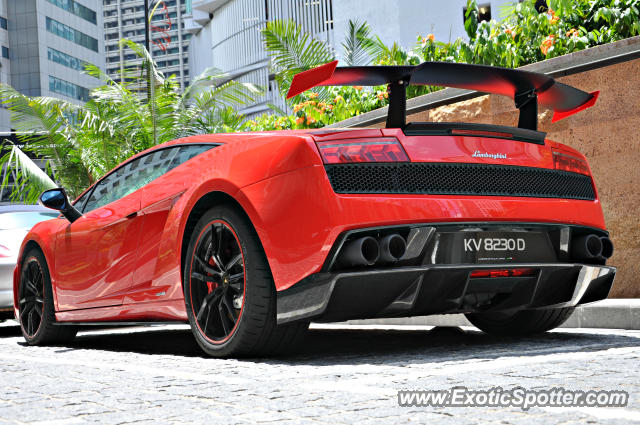 Lamborghini Gallardo spotted in KLCC Twin Tower, Malaysia