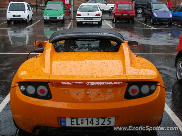 Tesla Roadster spotted in Oslo, Norway