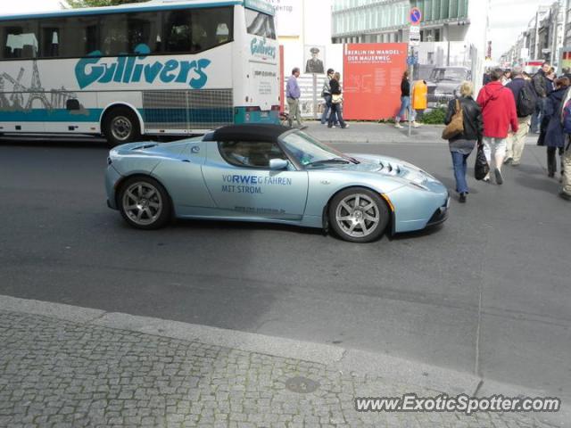 Tesla Roadster spotted in Berlin, Germany