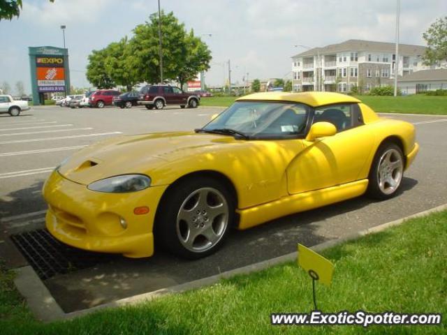 Dodge Viper spotted in Westbury, New York
