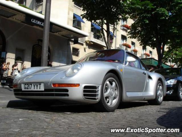Porsche 959 spotted in Paris, France