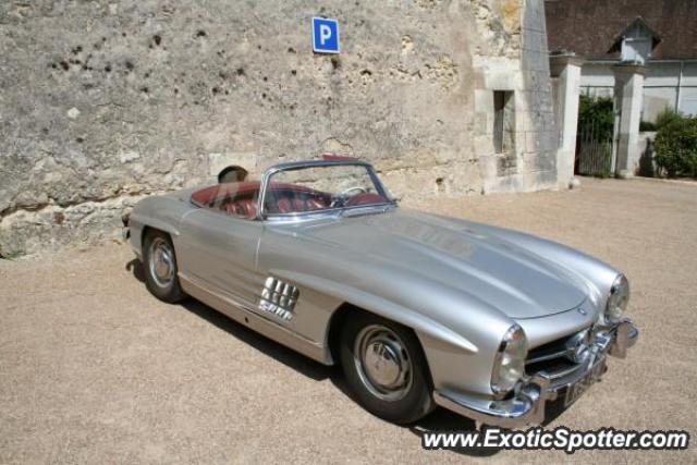 Mercedes 300SL spotted in Noizay, France