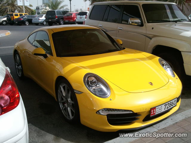 Porsche 911 spotted in Abu Dhabi, United Arab Emirates