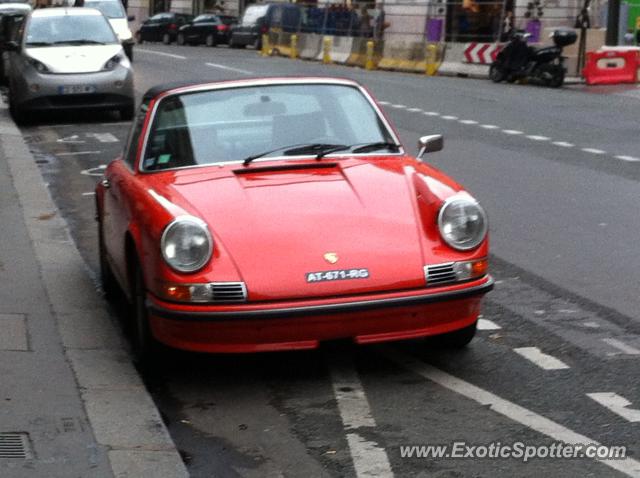 Porsche 911 spotted in Paris, France