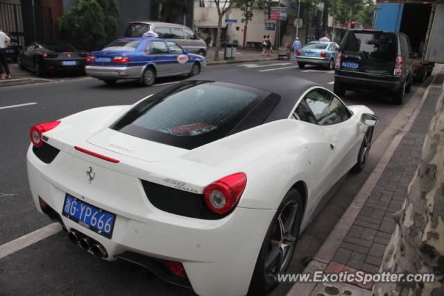 Ferrari 458 Italia spotted in Shanghai, China