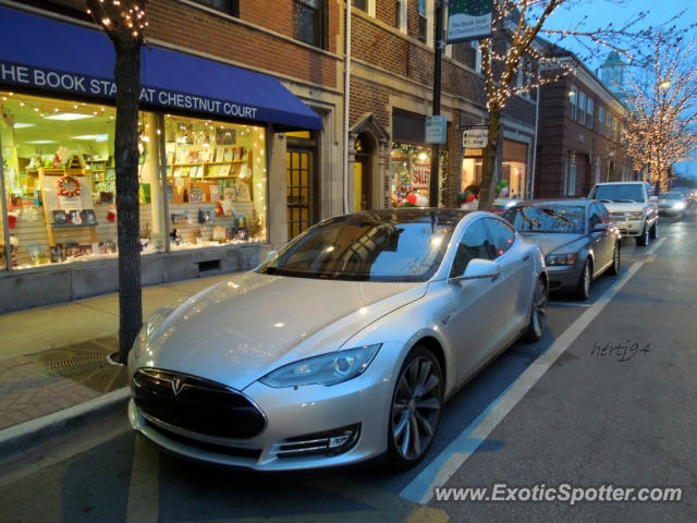 Tesla Model S spotted in Winnetka, Illinois