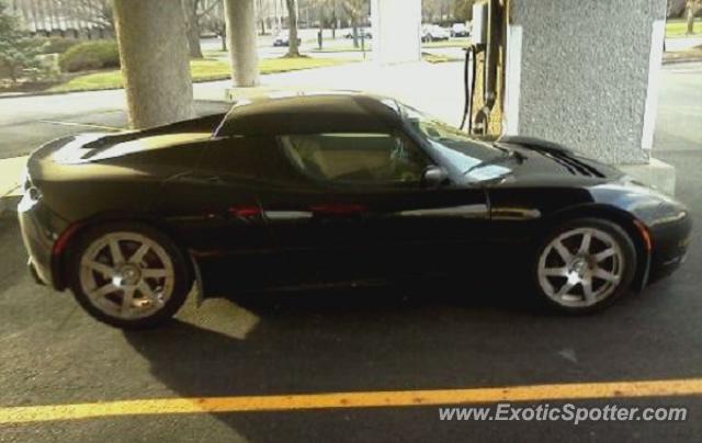 Tesla Roadster spotted in Cranford, New Jersey