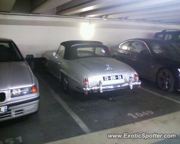 Mercedes SLR spotted in Paris, France