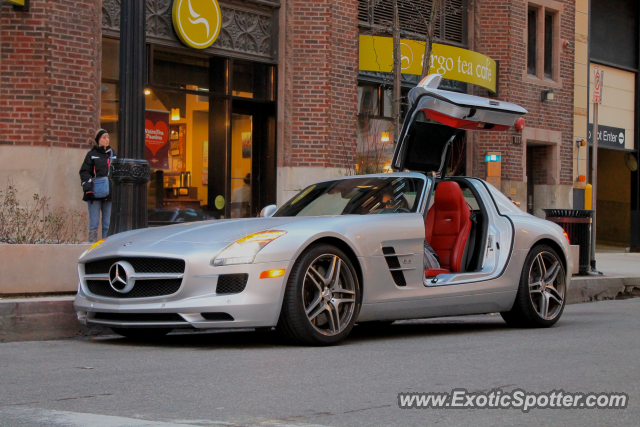 Mercedes SLS AMG spotted in Chicago, Illinois