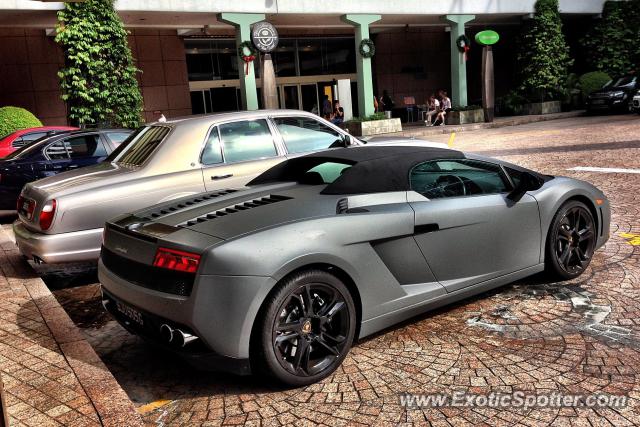 Lamborghini Gallardo spotted in Millenia Walk, Singapore
