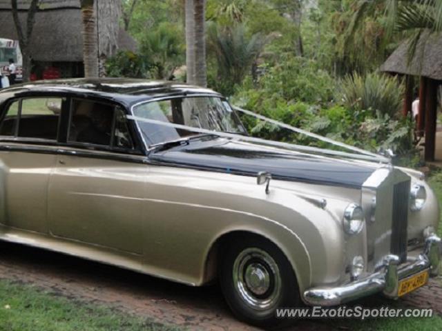 Rolls Royce Silver Cloud spotted in Harare, Zimbabwe