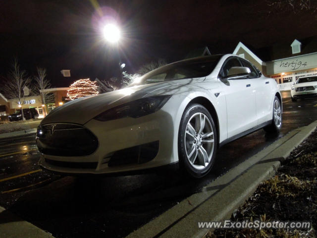 Tesla Model S spotted in Barrington, Illinois