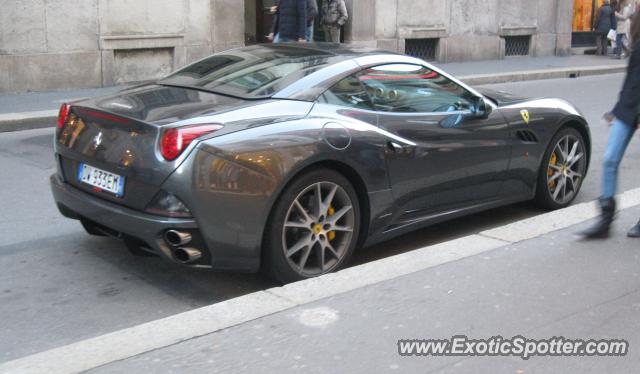 Ferrari California spotted in Milano, Italy