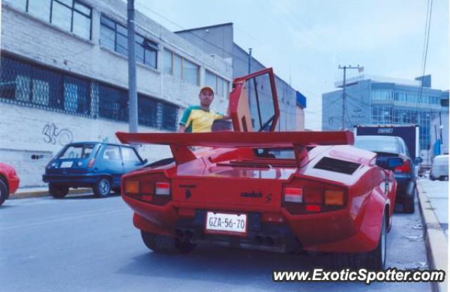 Lamborghini Countach spotted in Toluca, Mexico