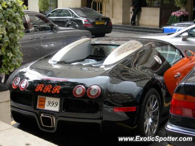 Bugatti Veyron spotted in LONDON, United Kingdom