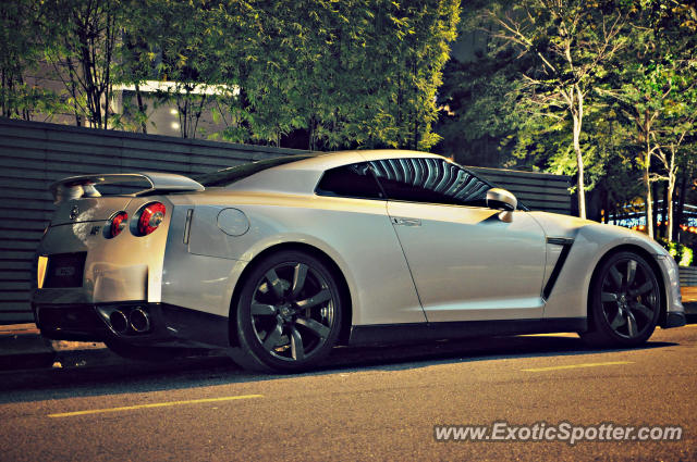 Nissan Skyline spotted in KLCC Twin Tower, Malaysia