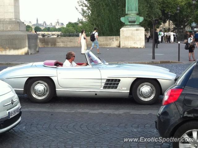 Mercedes 300SL spotted in Paris, France