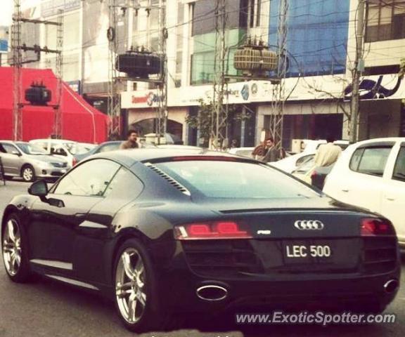 Audi R8 spotted in Lahore, Pakistan