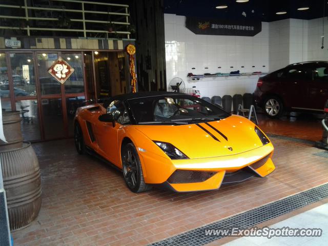 Lamborghini Gallardo spotted in Shanghai, China