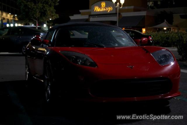 Tesla Roadster spotted in Los Angelos, California