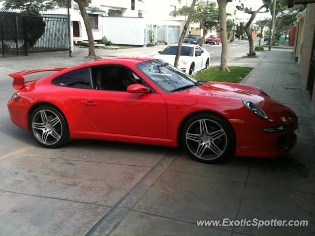 Porsche 911 spotted in Lima, Peru