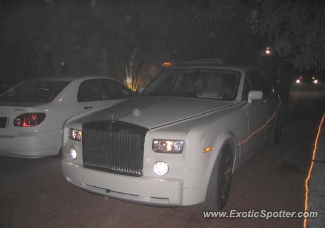 Rolls Royce Phantom spotted in Islamabad, Pakistan on 03 ...