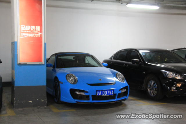 Porsche 911 Turbo spotted in Shanghai, China