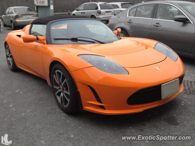 Tesla Roadster spotted in Toronto, Canada