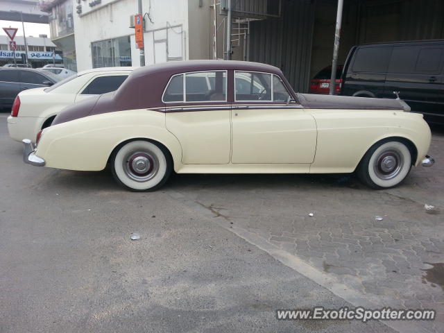 Rolls Royce Silver Cloud spotted in Dubai, United Arab Emirates